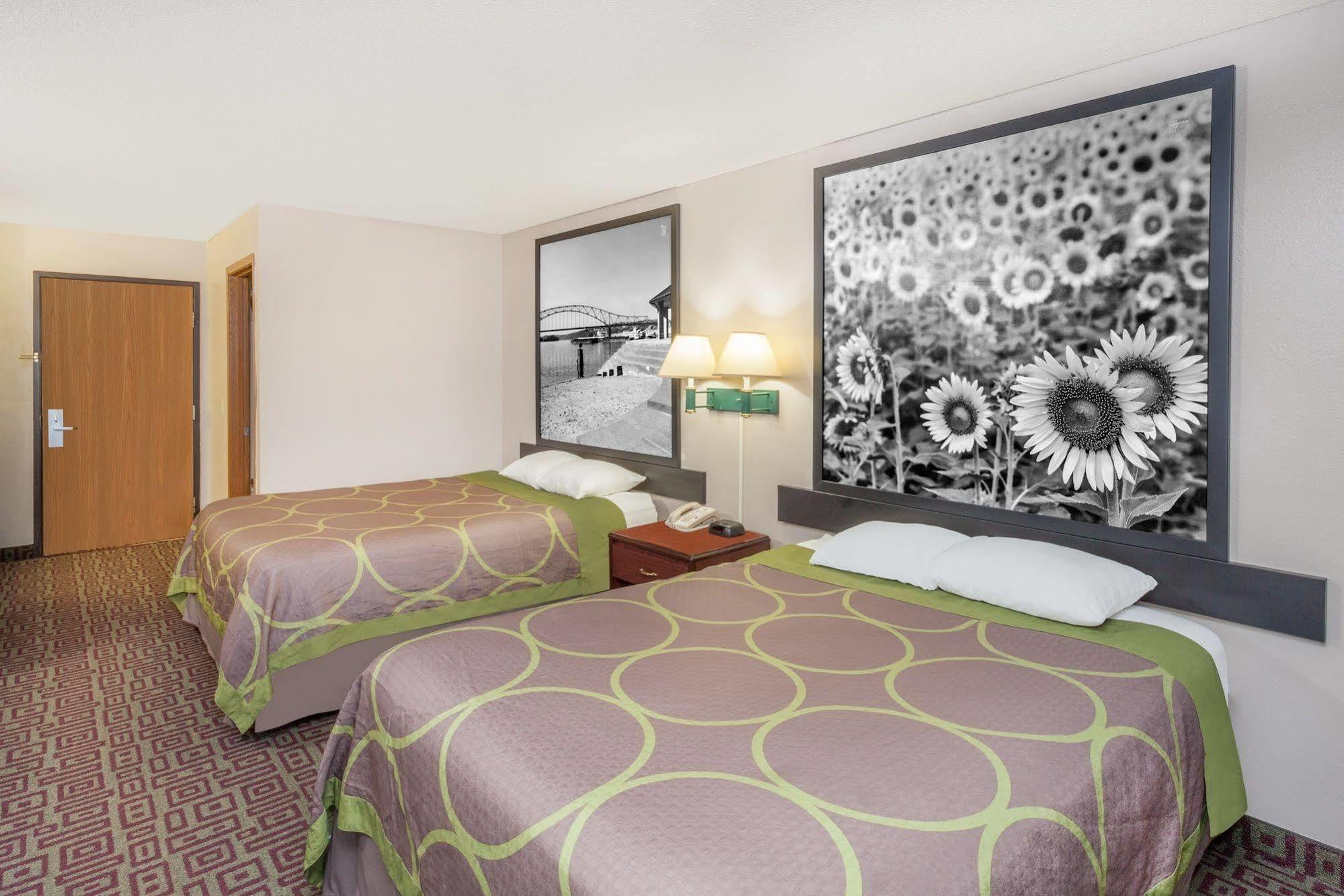 Super 8 By Wyndham Anamosa Ia Hotel Ngoại thất bức ảnh